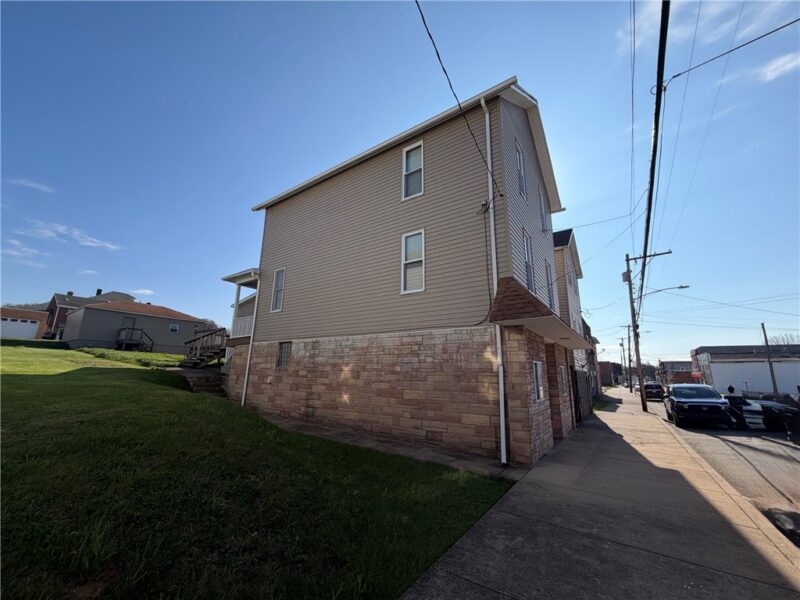 1028 Main St — photo 3