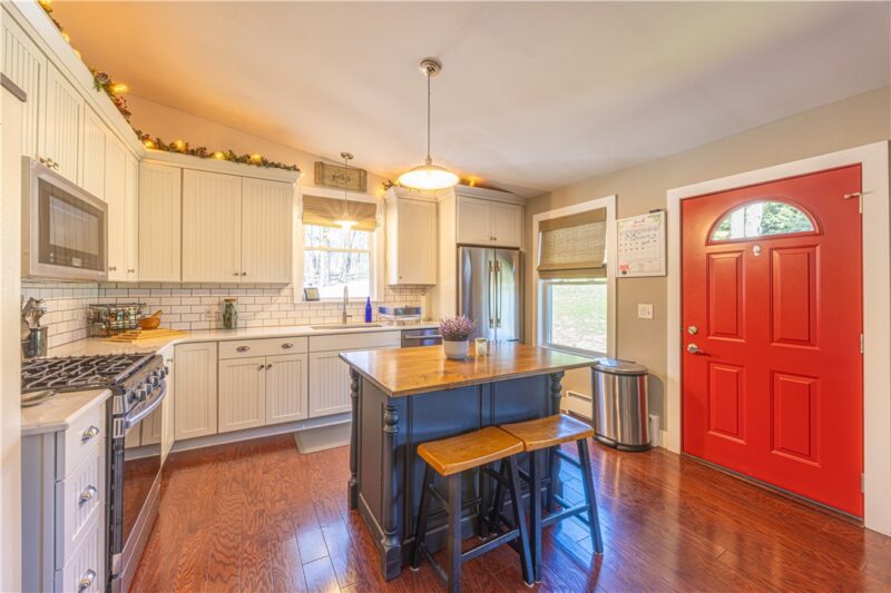 341 Taylor Rd — photo 3