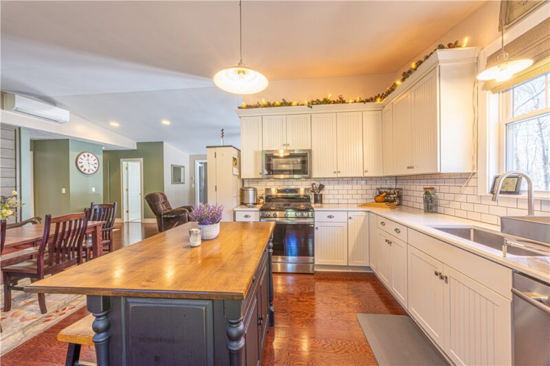 341 Taylor Rd — photo 5