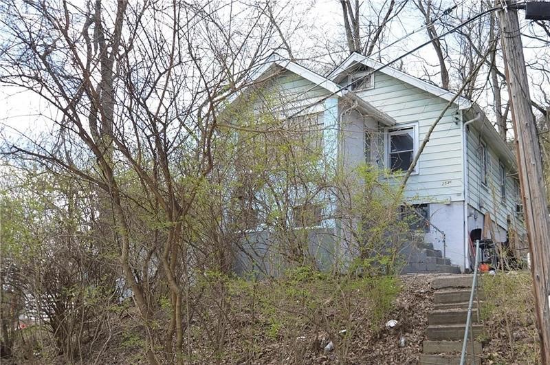 2546 Merwyn Ave — photo 1