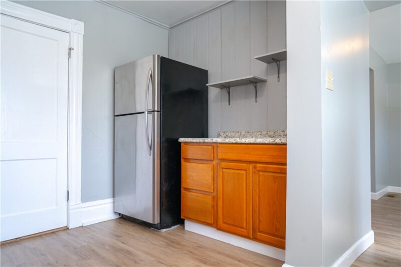 615 Broad St — photo 8