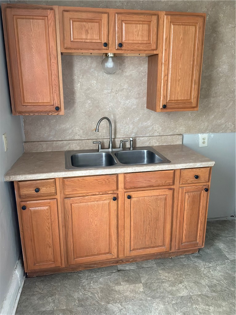 1066 Allison Ave — photo 7