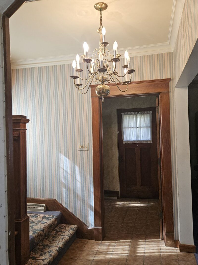 705 Laughlin AVENUE — photo 2