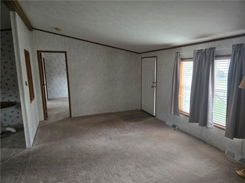 703 Dauphin Dr — photo 4