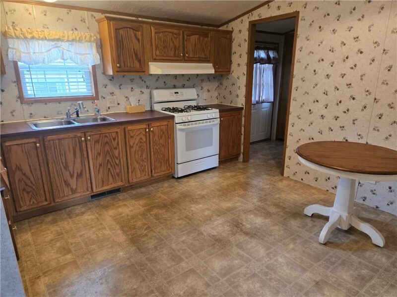 703 Dauphin Dr — photo 6