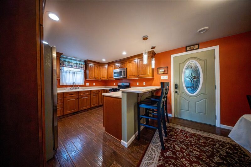 1120 Clare Ave — photo 3