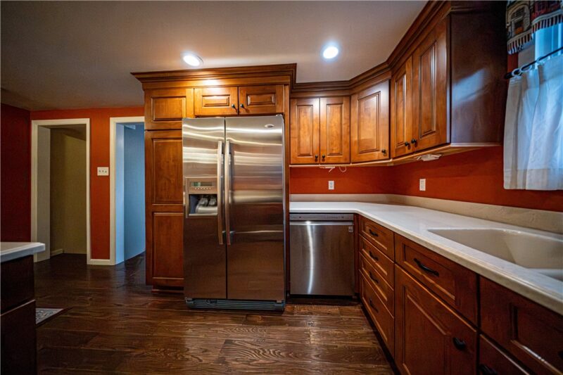 1120 Clare Ave — photo 4