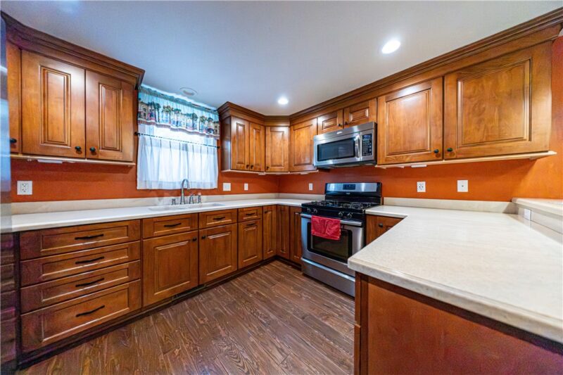 1120 Clare Ave — photo 5