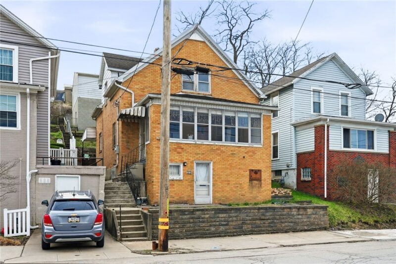 323 Hillside Ave — photo 2