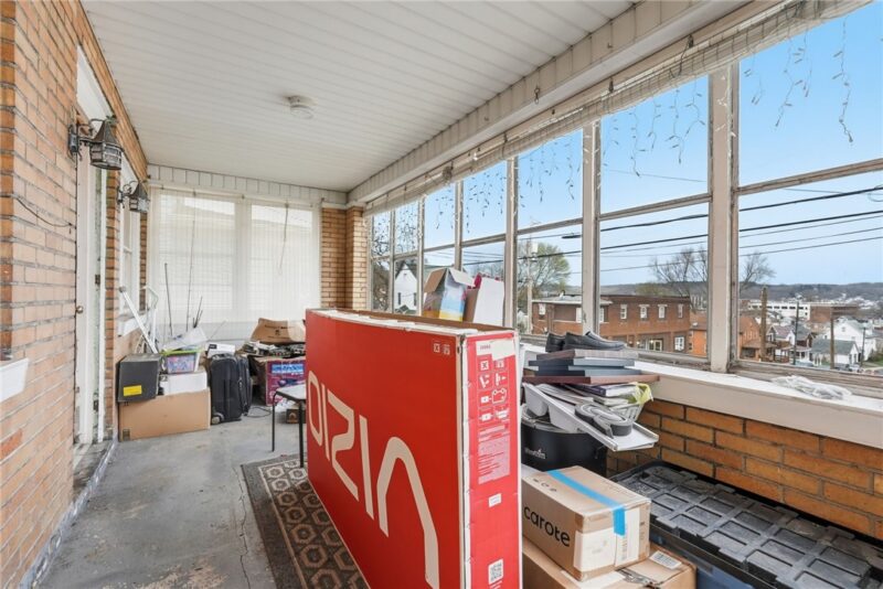 323 Hillside Ave — photo 3