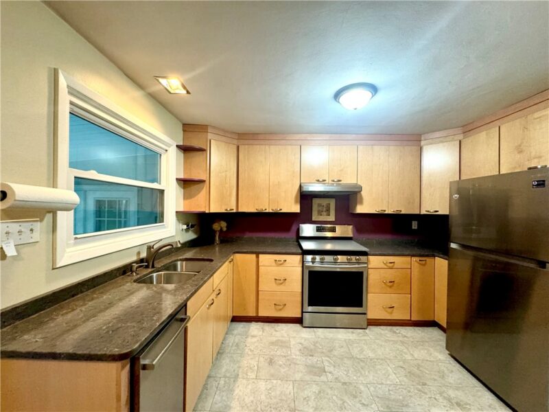 132 School St — photo 8