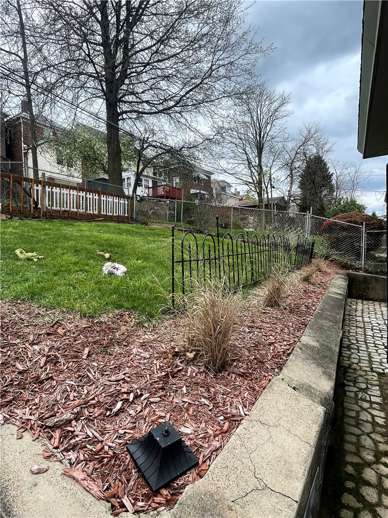 1735 Broadway Ave — photo 2