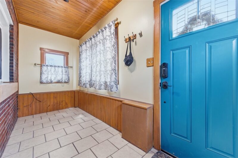 217 Ilion St — photo 2