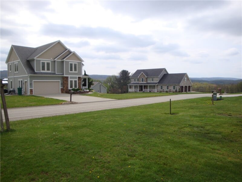 729 Victoria Way — photo 2