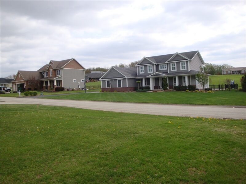 729 Victoria Way — photo 3