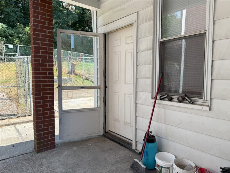 122 Greydon Ave — photo 5