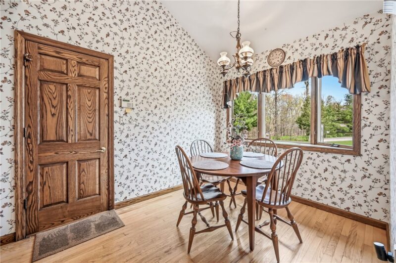 180 Oakview Dr — photo 4