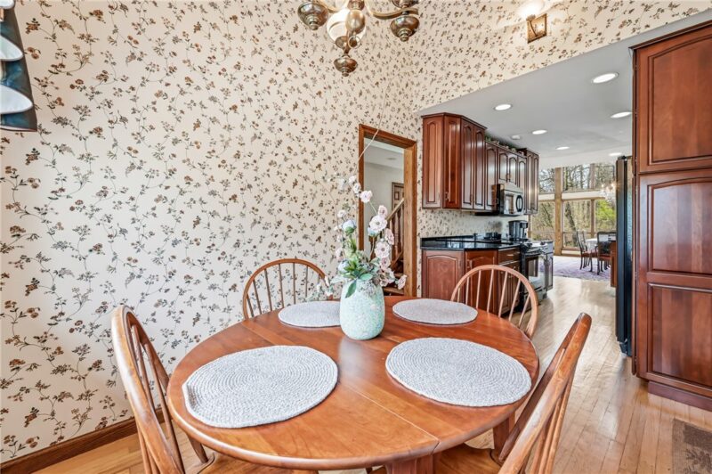 180 Oakview Dr — photo 5