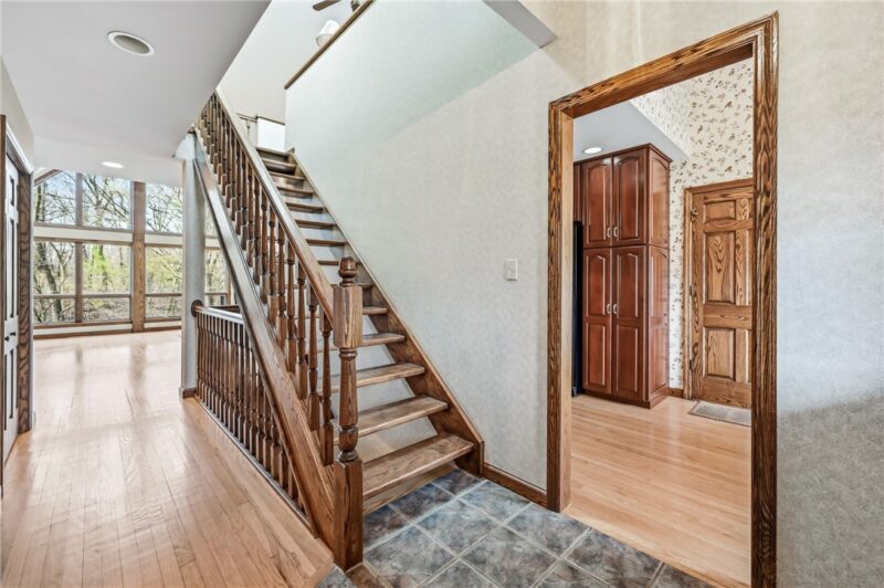 180 Oakview Dr — photo 6