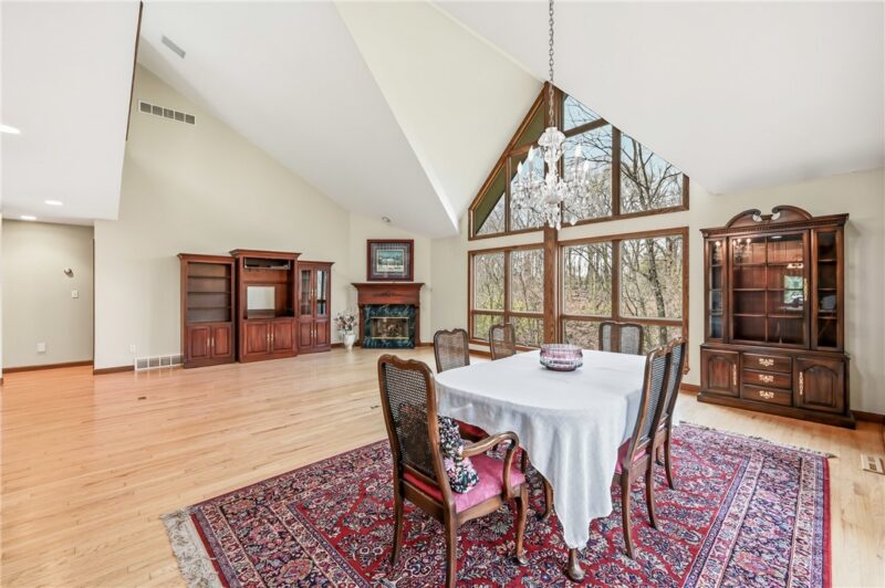 180 Oakview Dr — photo 8