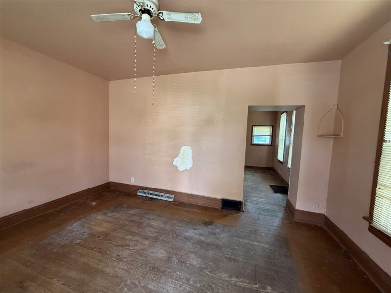 308 E Division St — photo 3