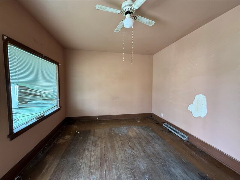 308 E Division St — photo 4