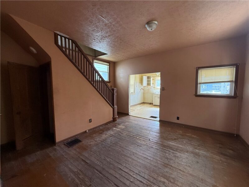 308 E Division St — photo 5
