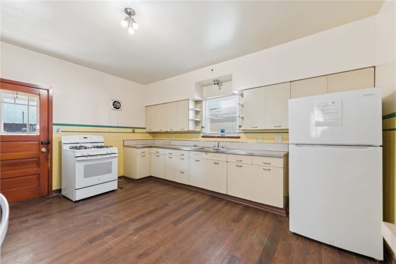 823 FALLOWFIELD AVE — photo 8