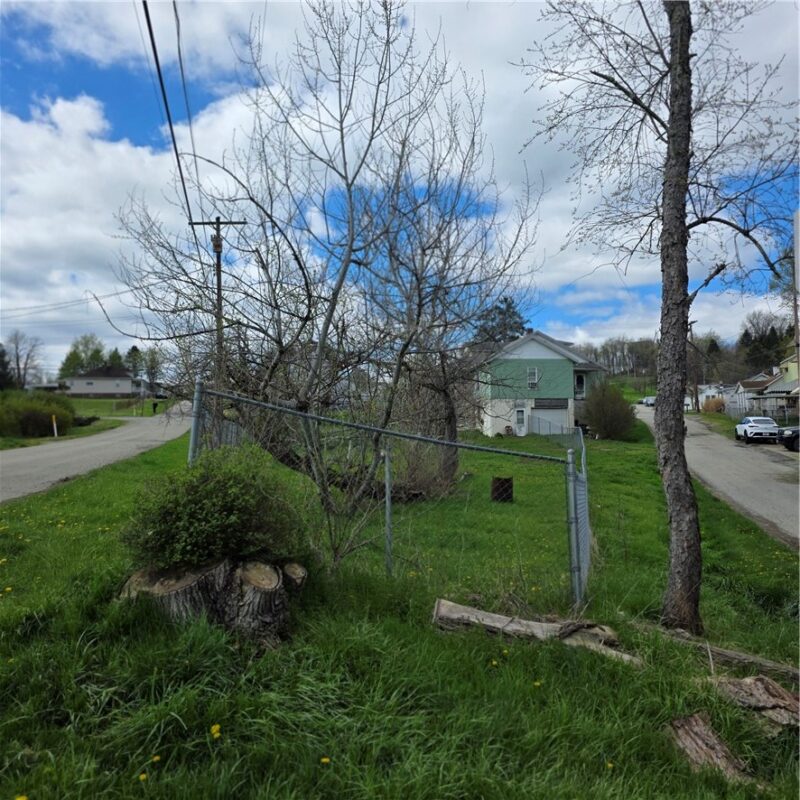 212 Fayette Ave — photo 4