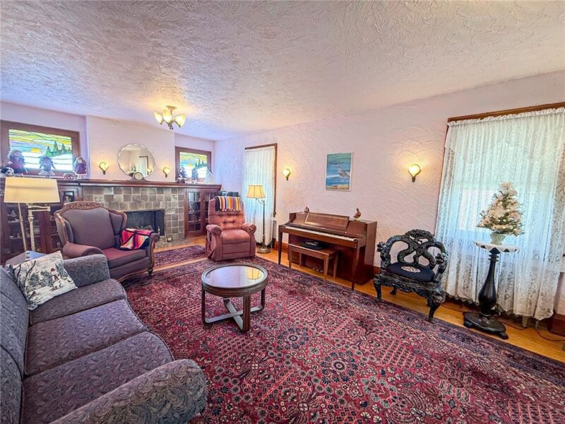221 E Muntz Ave — photo 8