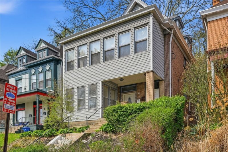 757 Chislett St — photo 2