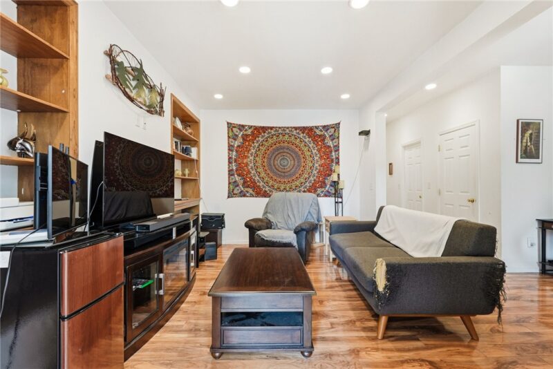 757 Chislett St — photo 6