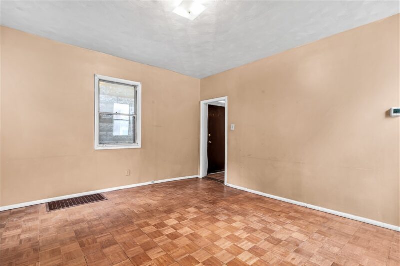 516 Armandale St — photo 8