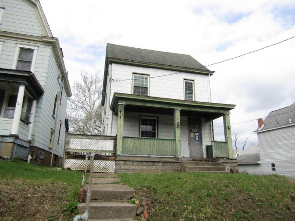 415 N School St — photo 1