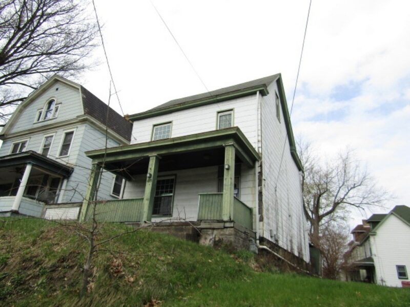 415 N School St — photo 2
