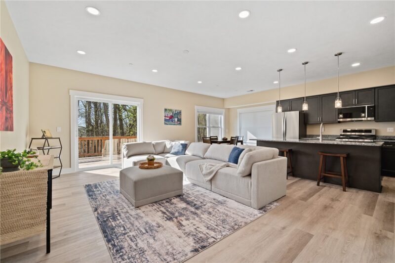 1223 Center Avenue — photo 3