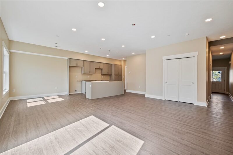 1223 Center Avenue — photo 6