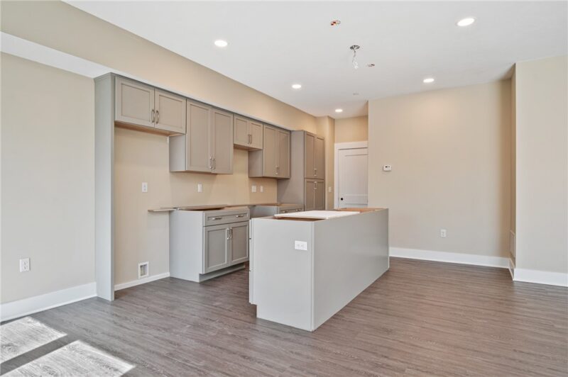 1223 Center Avenue — photo 8