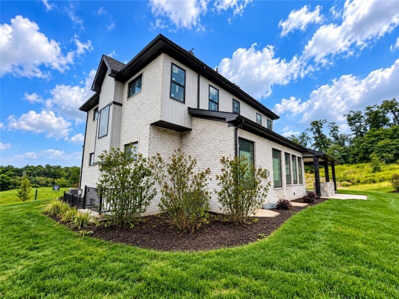 2210 Tree Top LANE — photo 4