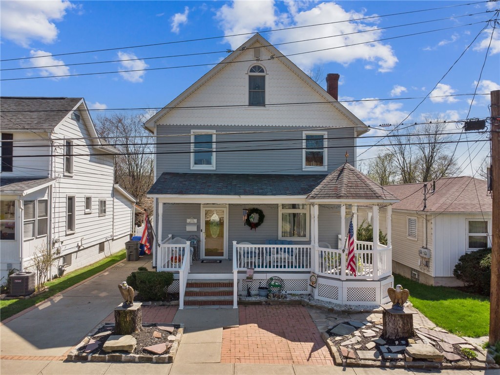 320 Walnut St — photo 1