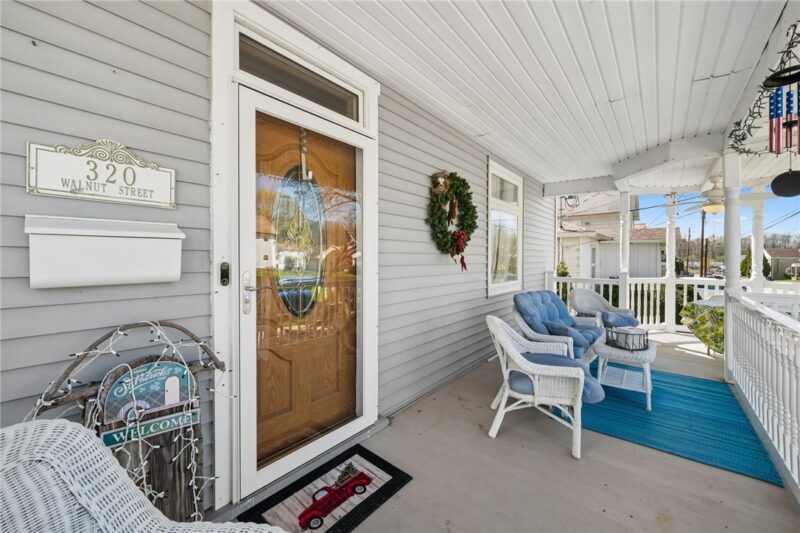 320 Walnut St — photo 2