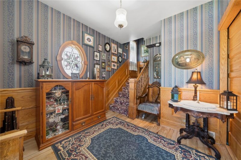 320 Walnut St — photo 4