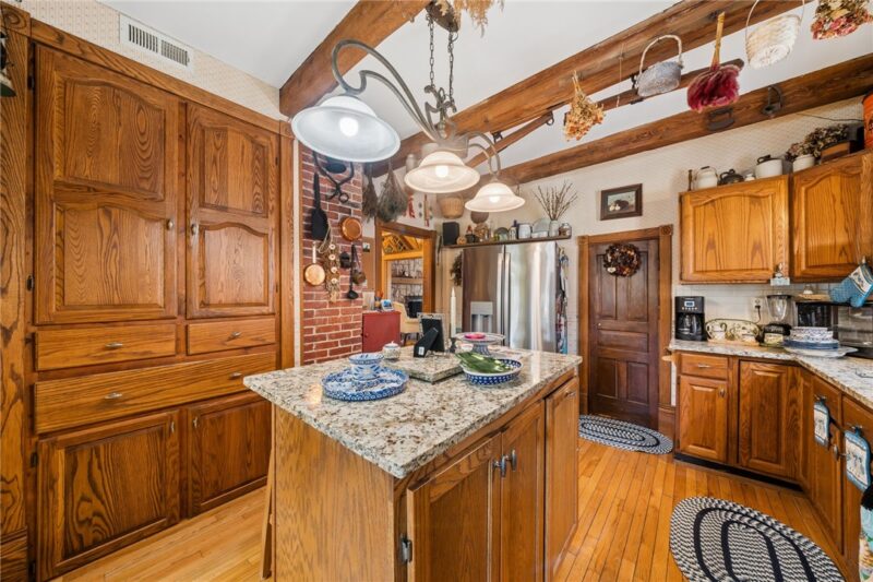 320 Walnut St — photo 8