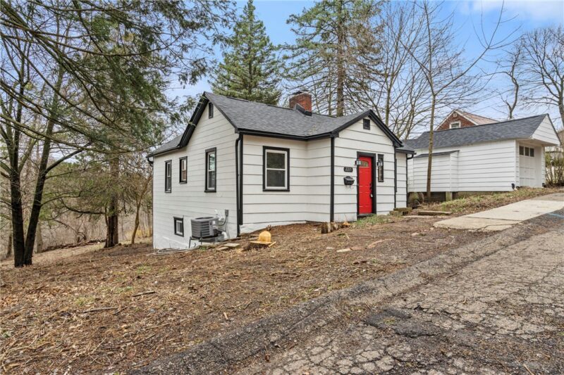 2215 Lehigh St — photo 2