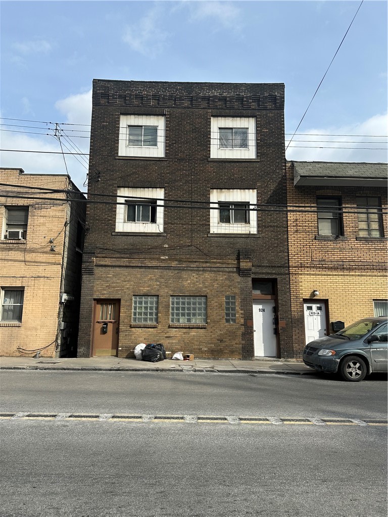 924 Island Avenue — photo 1