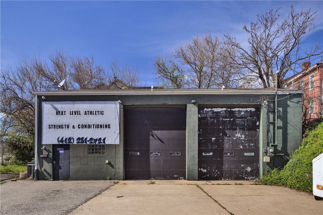 2320 California Ave — photo 1