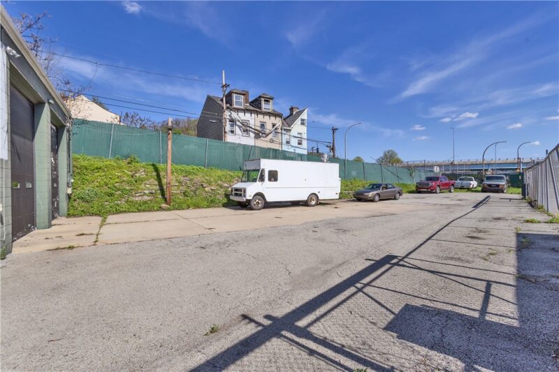 2320 California Ave — photo 6