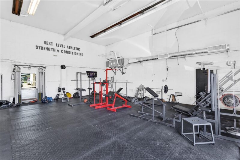 2320 California Ave — photo 8