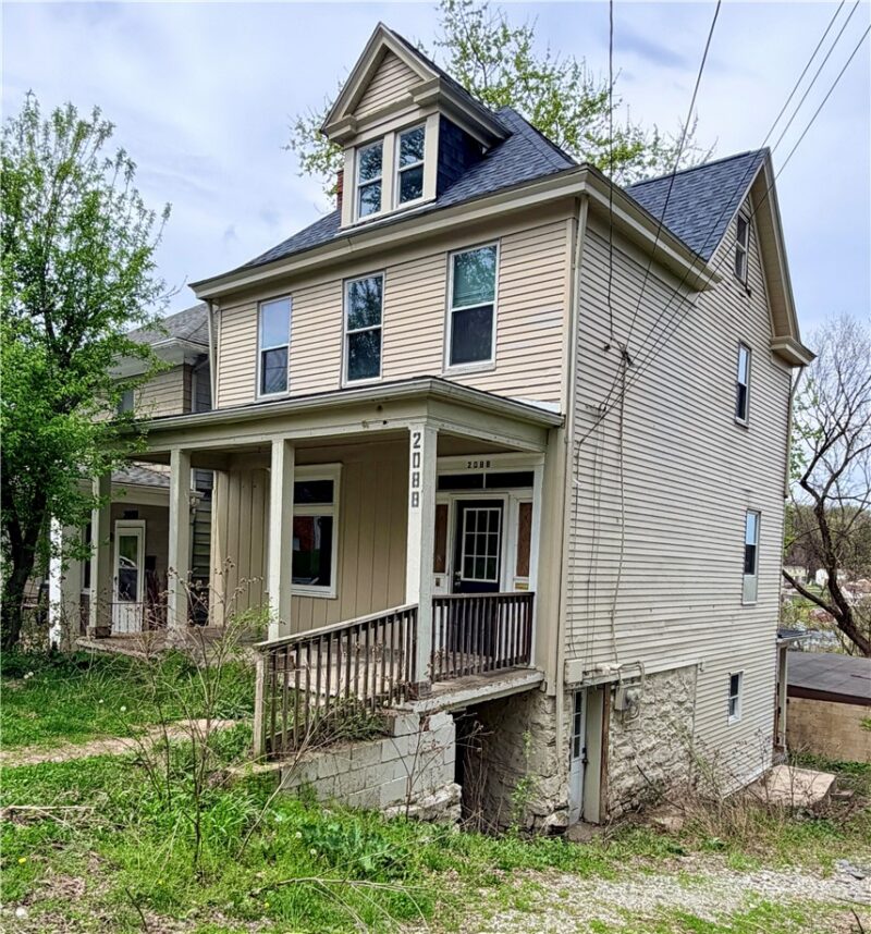 2088 Plainview Ave — photo 2