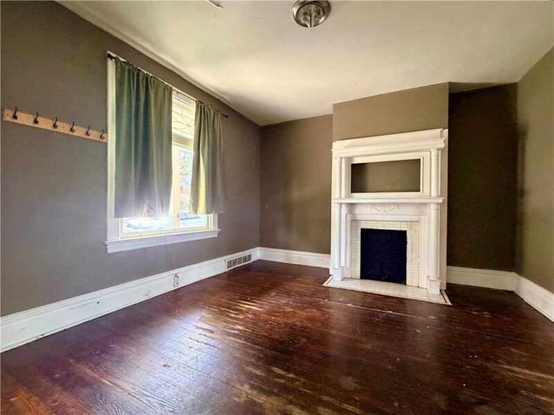 2088 Plainview Ave — photo 4